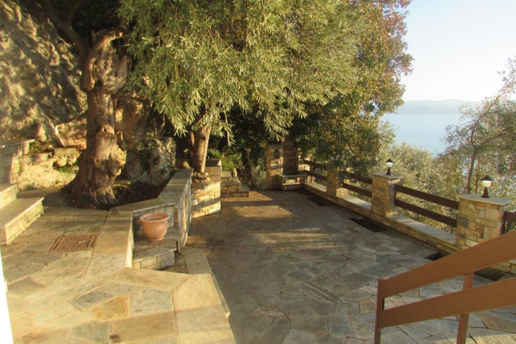 το σπιτι με την σπηλιά Ferienhaus *