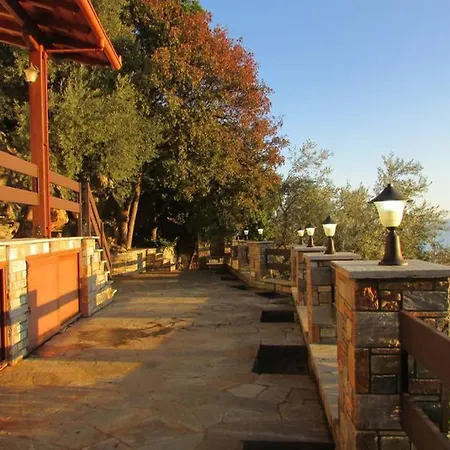 Το Σπιτι Με Την Σπηλιά Villa Platanias  Exterior photo