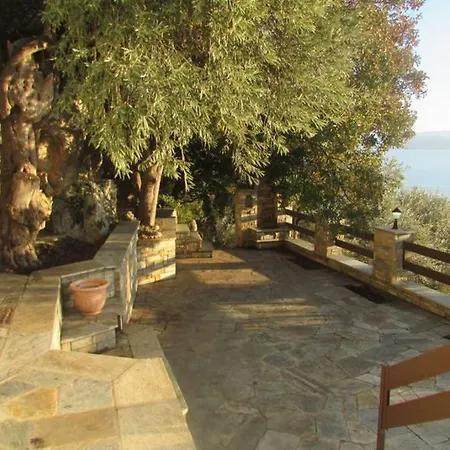 Το Σπιτι Με Την Σπηλιά Villa Platanias  Exterior photo
