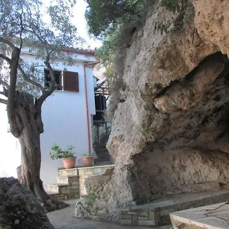 Το Σπιτι Με Την Σπηλιά Villa Platanias  Exterior photo